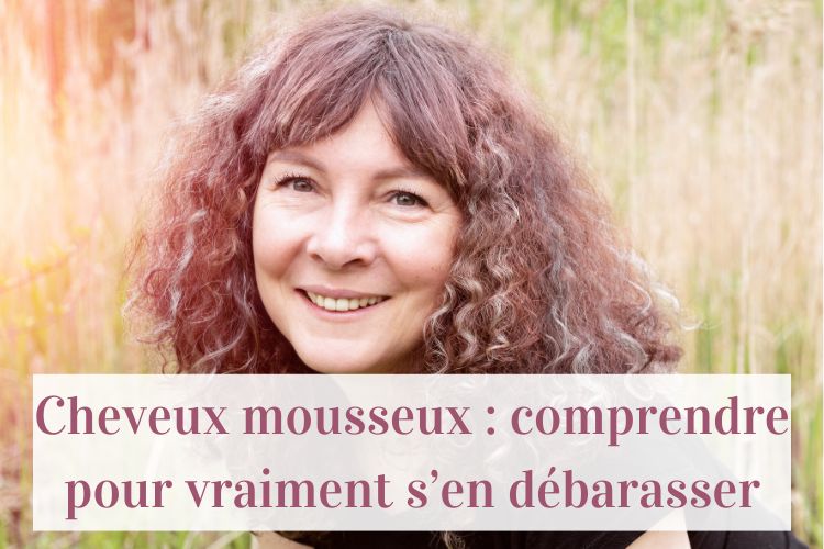 femmes cheveux mousseux